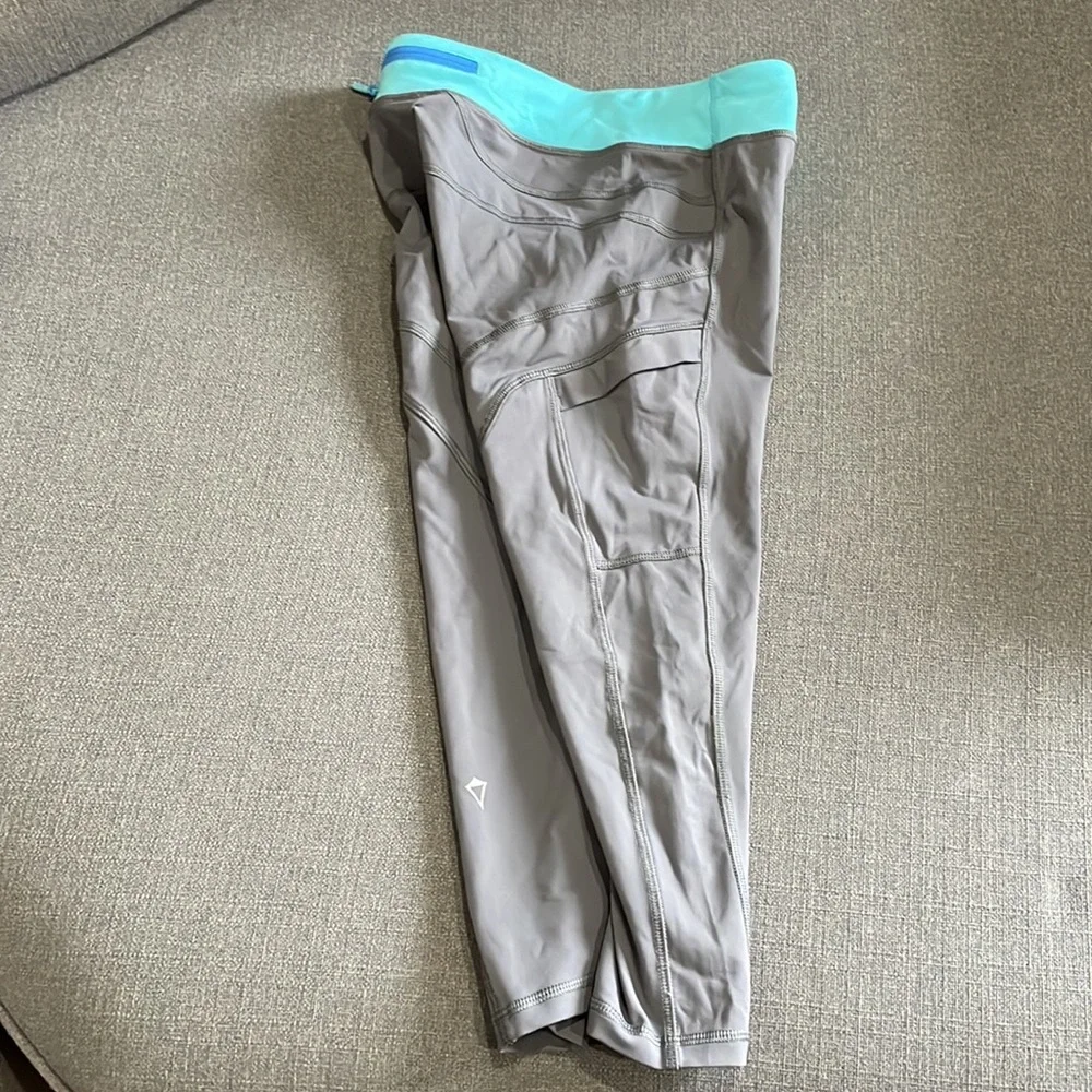 Ivivva Gray and Turquoise trim Crops 12